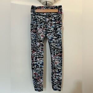 Lululemon Culture Clash 7/8 leggings multicolored print size 6 EUC